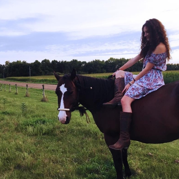 Meet your Posher, Kitty - Picture 3 of 3